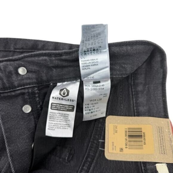 Levi's Women's Wedgie High Rise Straight Leg Jeans with Destruction Size 24 x 28 - Picture 6 of 10